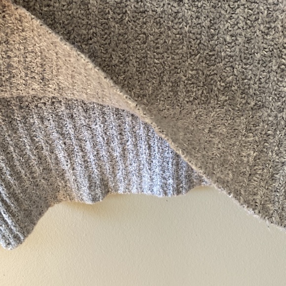 Knit Grey Long sleeve Sweater - Picture 4 of 6